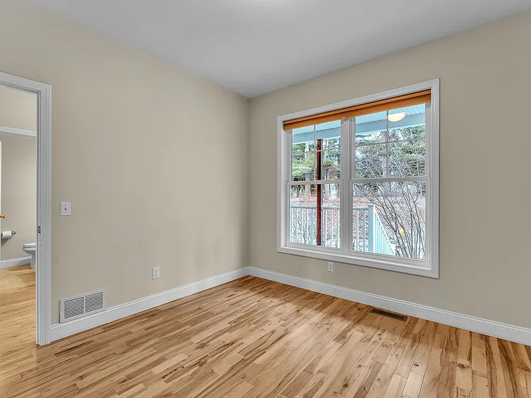 366 Colchester Ave — Photo 27