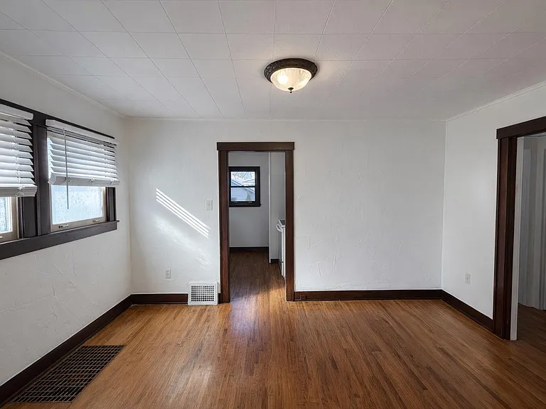 1259 Humphrey Ave — Photo 3