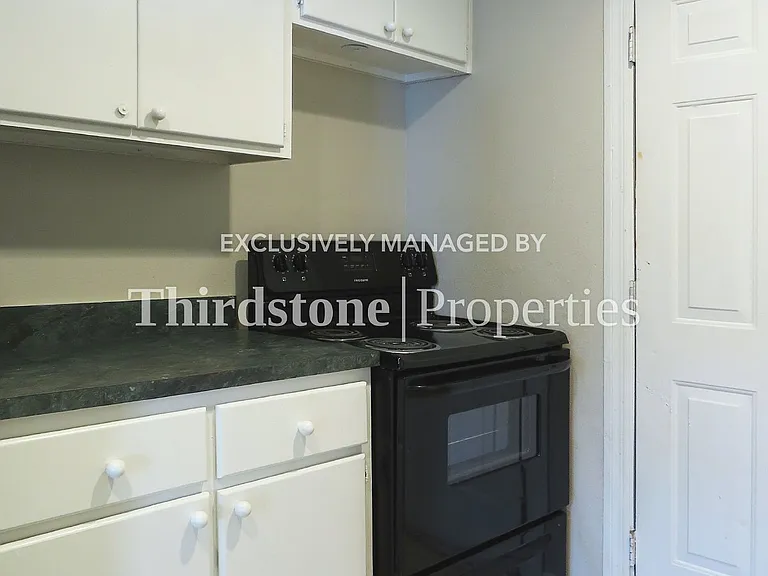 481 E 44th St #B — Photo 5