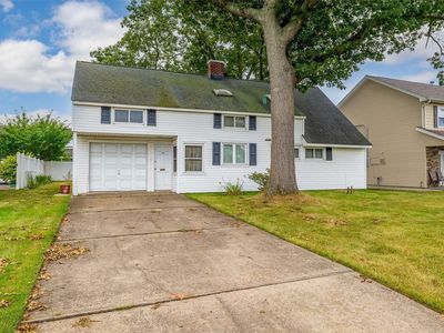 13 Fence Lane, Levittown, NY, 11756