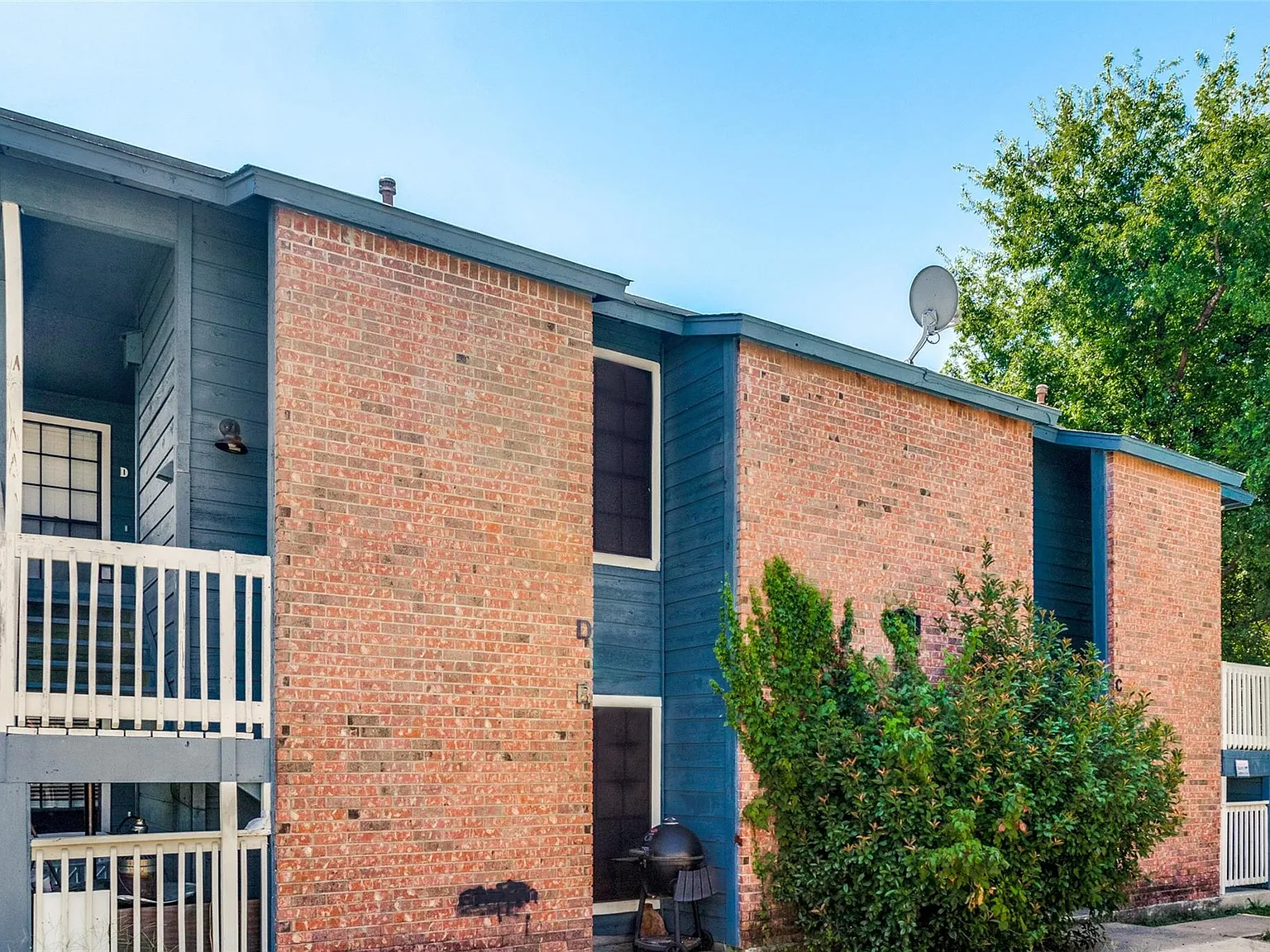 2 bed, 2.0 bath, 985 sqft, $1,350 — Photo 3