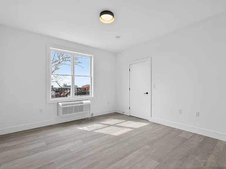 43-45 W 32nd St #501 — Photo 13