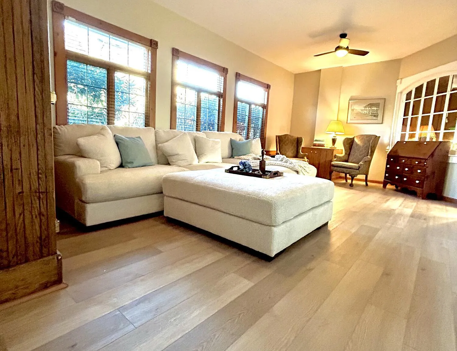 4 bed, 2.5 bath, 2383 sqft, $8,200 — Photo 3