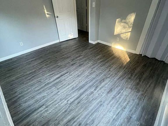 4th image of 1700 15th Ave S