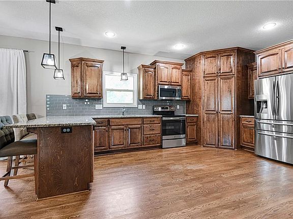3rd image of 5045 NW Timberline Dr