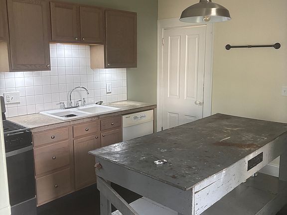 4th image of 222 W 2nd Ave