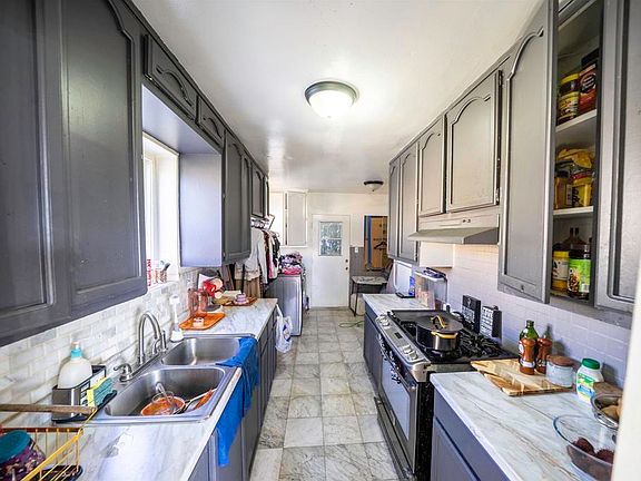 5th image of 7513 Pivot St