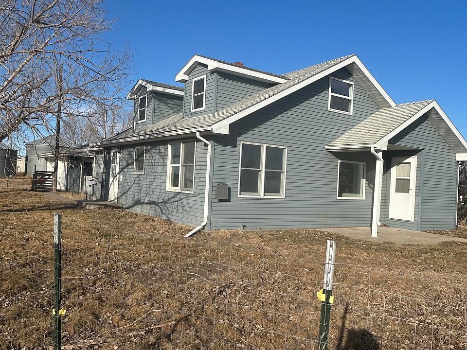 1st image of 420 2nd Ave E
