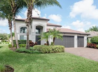 322 Saddlebrook Ln, Naples, FL 34110