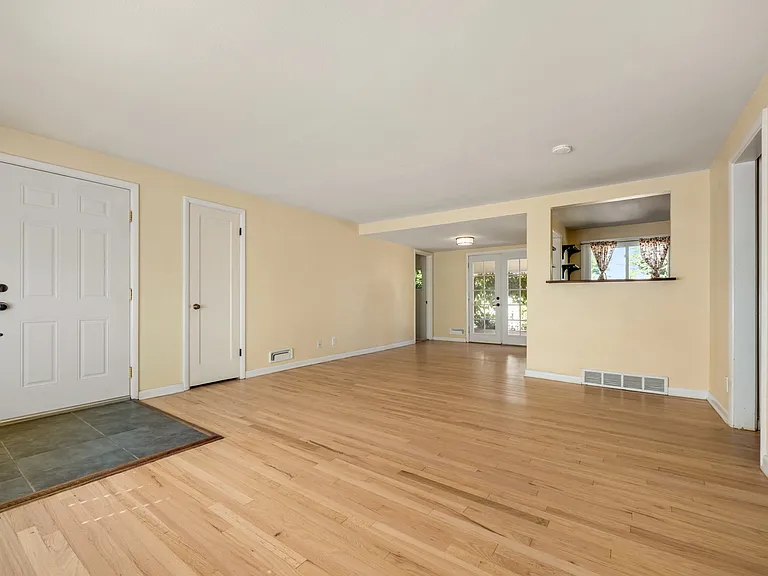 2140 Robin Dr — Photo 8
