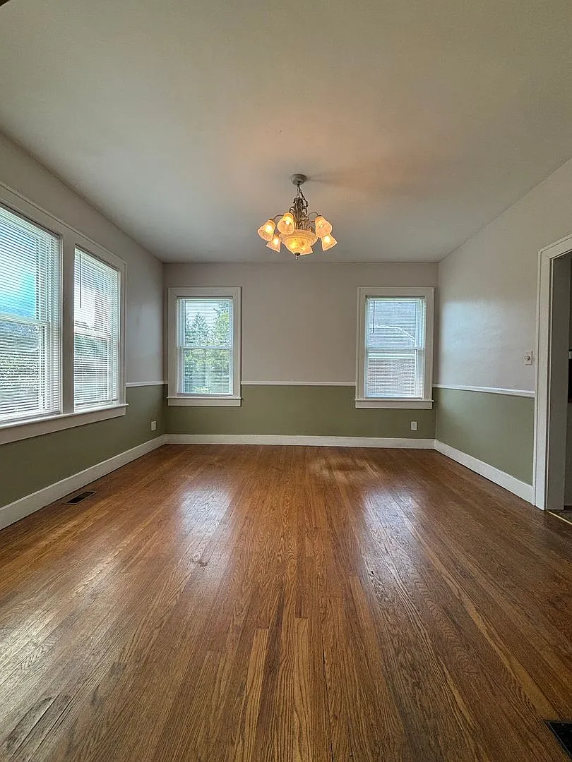 Gorgeous Large Home!! — Photo 3