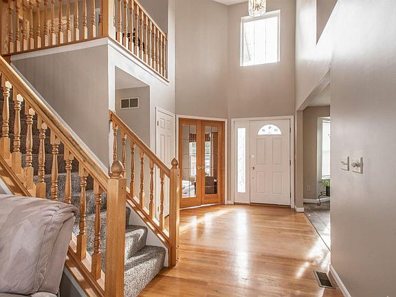 3rd image of 12181 Crestfield Ct