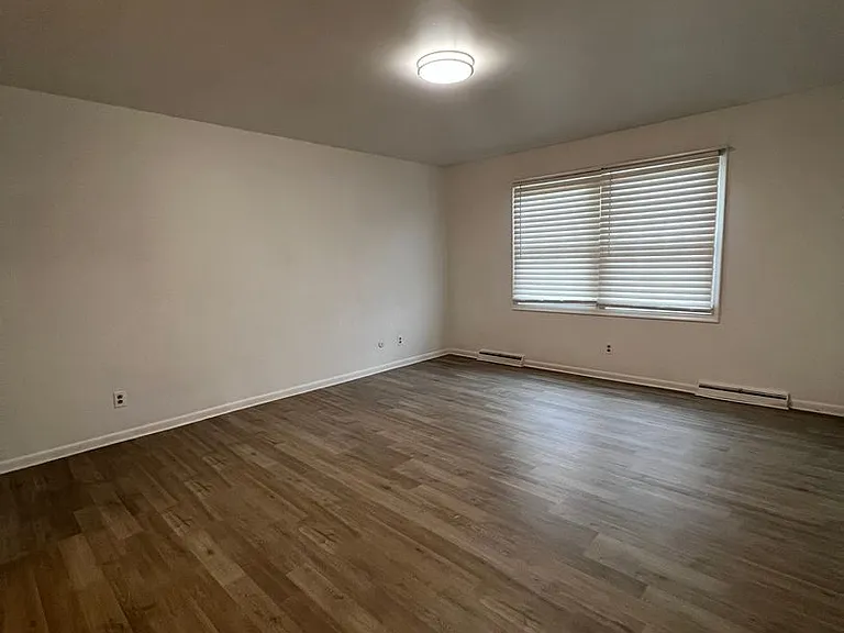 5313-5325 Territorial Rd — Photo 16