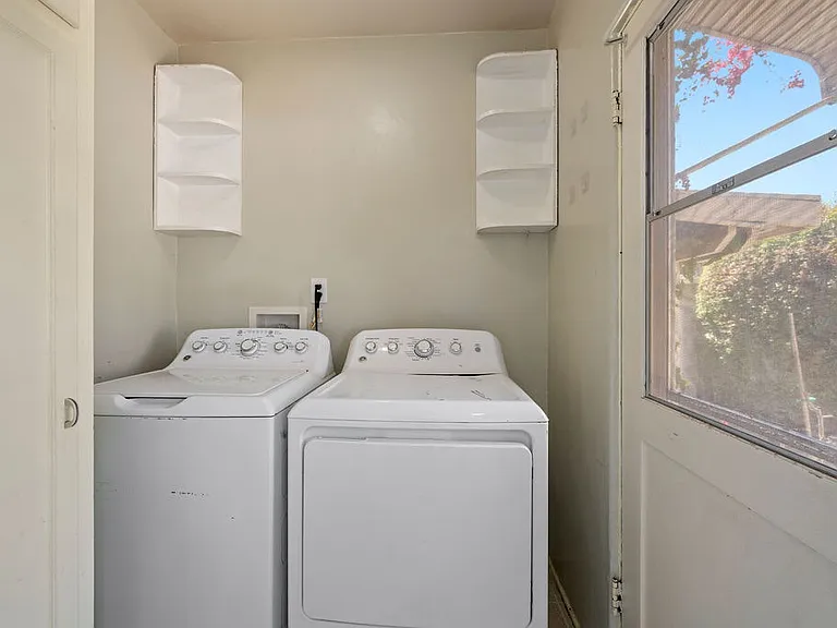4735 Valencia Dr #FRONT — Photo 20