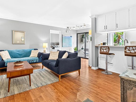 4th image of 6924 Hyde Park Dr Unit 220