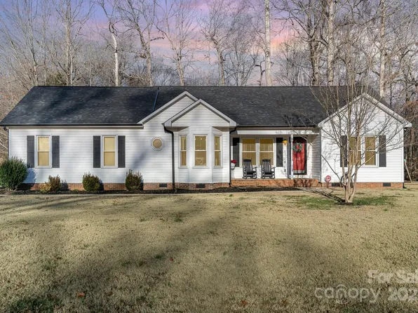 101 Ingonish Dr, Gastonia, NC 28056