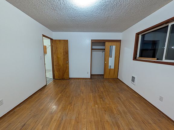 4th image of 207 SE 104th Ave