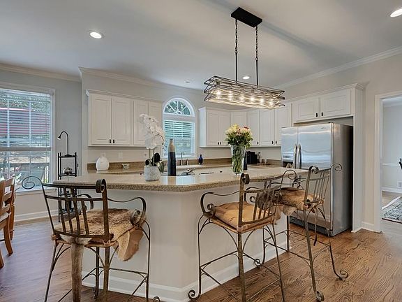 3rd image of 4426 Waterbury Ln