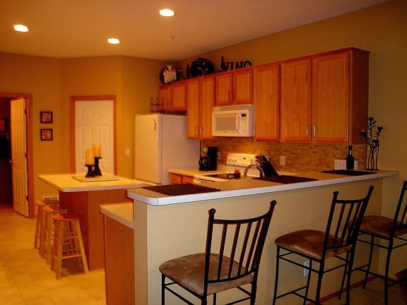 Kitchen & Breakfast Bar