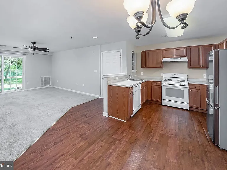 1122 Tristram Cir #1122 — Photo 3