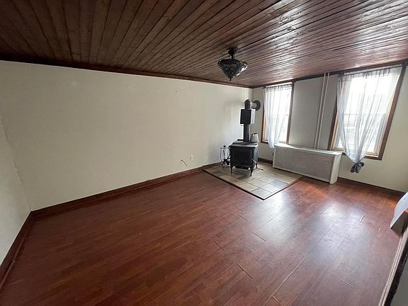 2nd image of 710 Ravine St