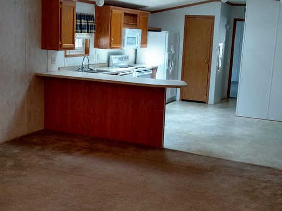 3rd image of 982 Brenda Dr