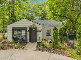 21485 Indian St, Southfield, MI 48033