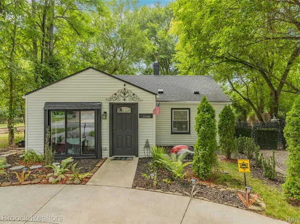 21485 Indian St, Southfield, MI 48033