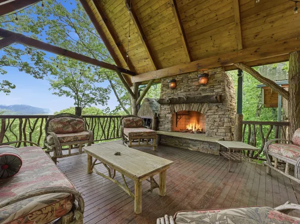 407 Forest Ridge Road, Cashiers, NC 28717
