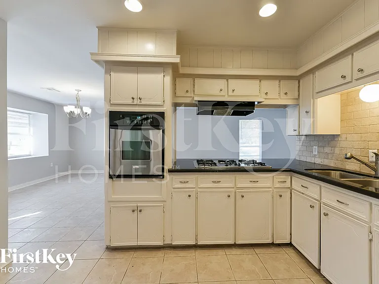 214 Oakwood Dr — Photo 7
