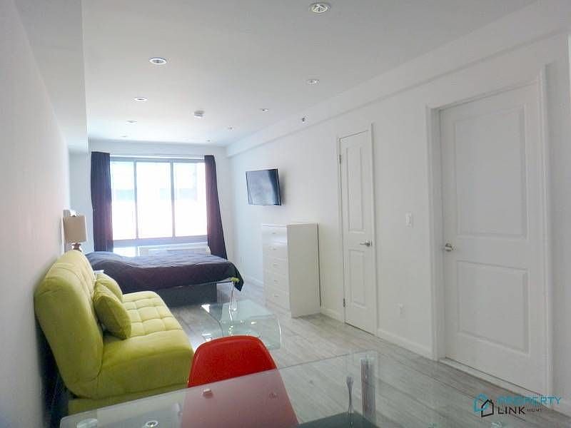 1st image of 521 W 48th St #5C