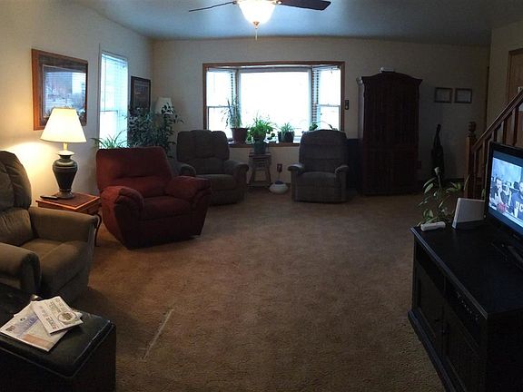 4th image of 611 Haarfager Ave N