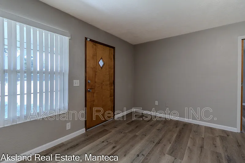 2 bed, 1.0 bath, 1100 sqft, $2,250 — Photo 3