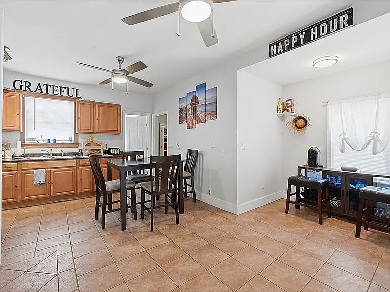 1st image of 25 East St #1