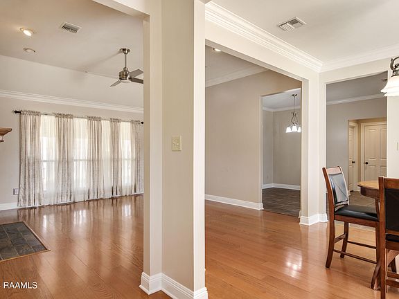 3rd image of 122 Nicole Dr
