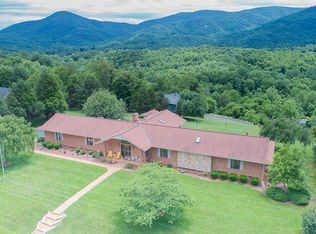 7064 Highfields Farm Cir, Roanoke, VA 24018