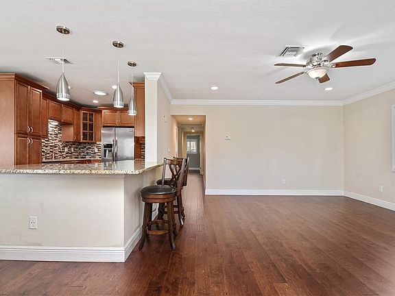 5th image of 1791 Oakhurst Ave
