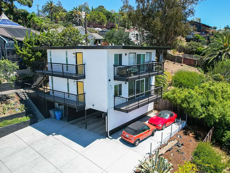 124 Farragut Ave — Photo 46