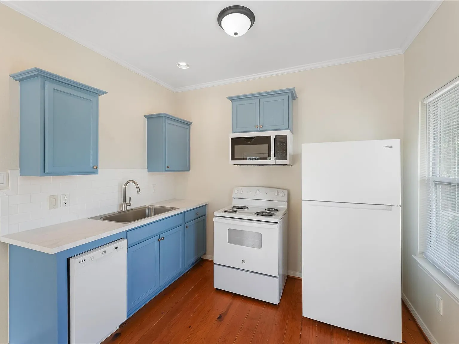 Studio, 1.0 bath, 480 sqft, $1,400 — Photo 3