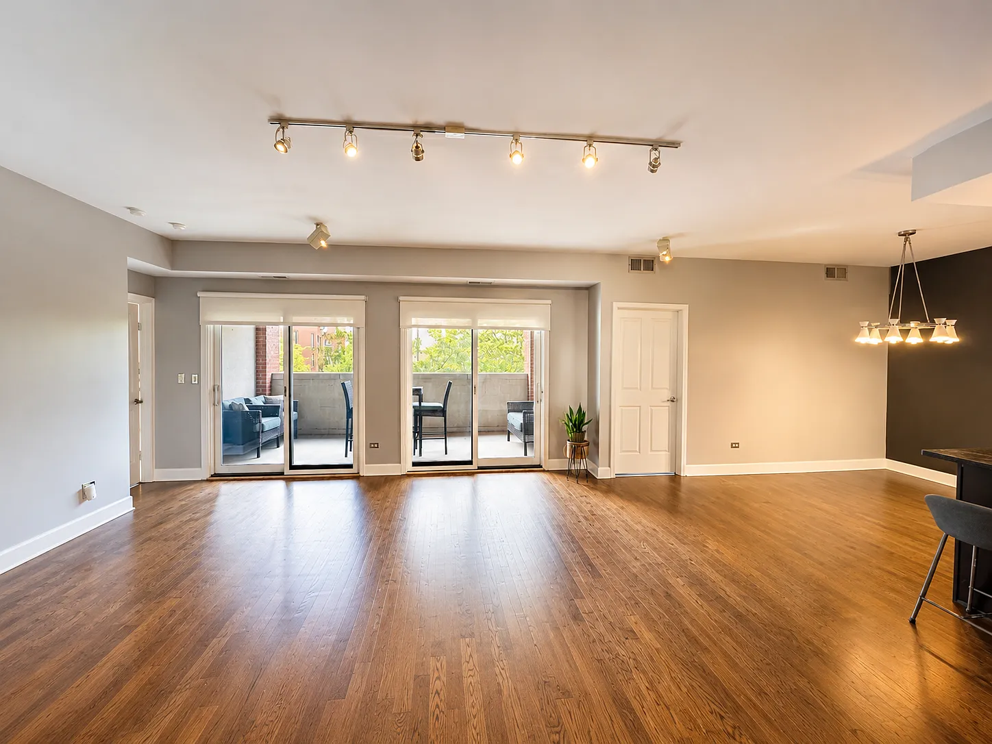 2 bed, 1150 sqft, $4,100 — Photo 4