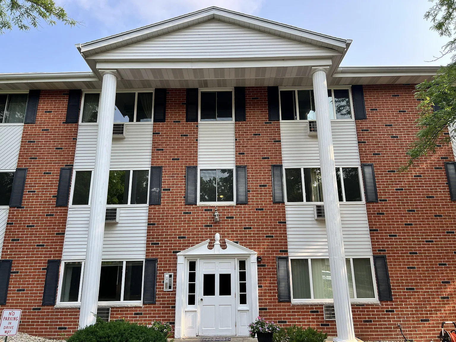 2 bed, 1.5 bath, 850 sqft, $1,530 — Photo 1