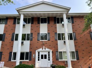 255 Elmwood Ave APT 205, Lake Geneva, WI 53147