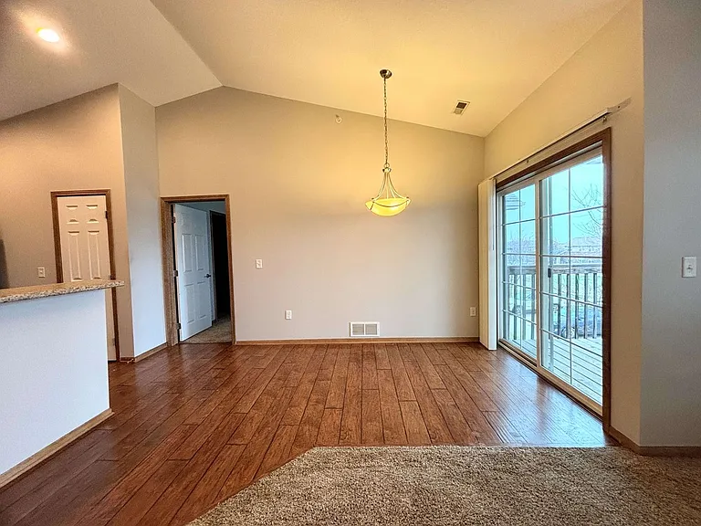 2000 Meadow Ct — Photo 5