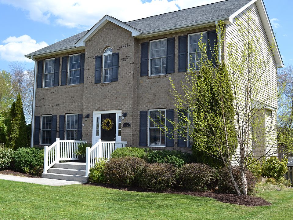 1st image of 325 Windsor Dr