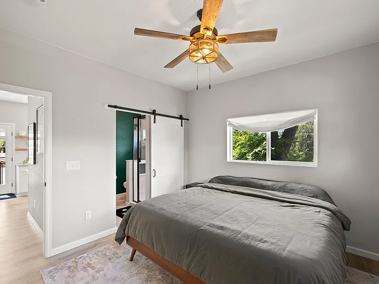 815 E Cache La Poudre St #B — Photo 15