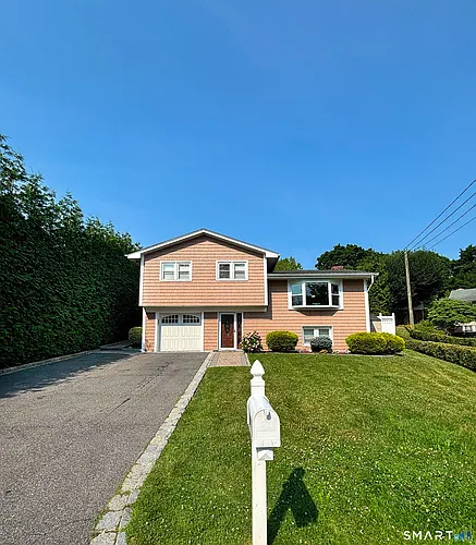 120 Pilgrim Dr Photo 1