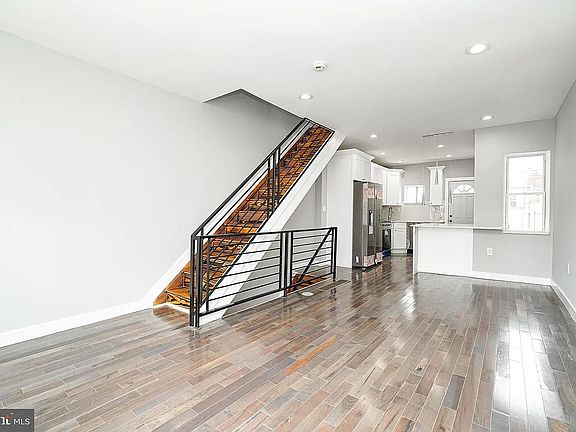 3rd image of 3414 Salmon St #1