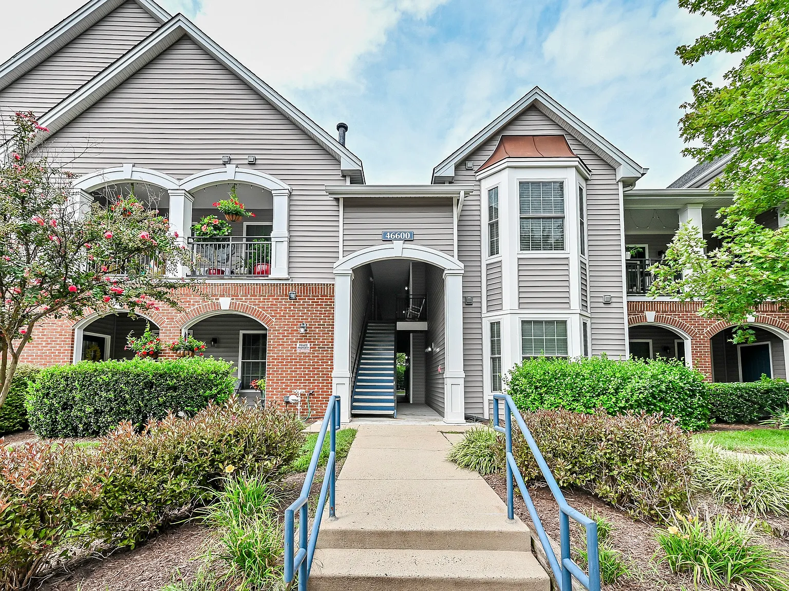 2 bed, 1405 sqft, $2,700 — Photo 1