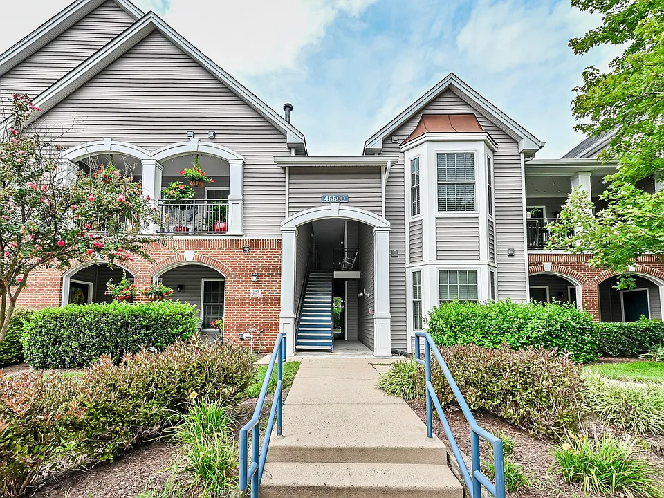 46600 Ellicott Sq #202