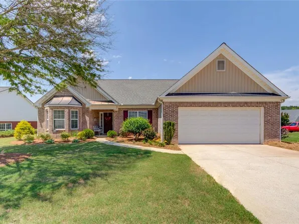 253 Lakeview Bend Cir, Jefferson, GA 30549